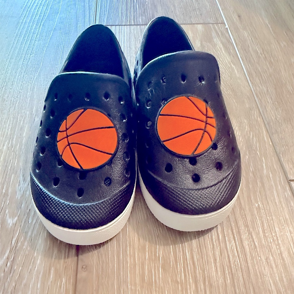 Old Navy Kids/Toddler Perforated Basketball Shoes
